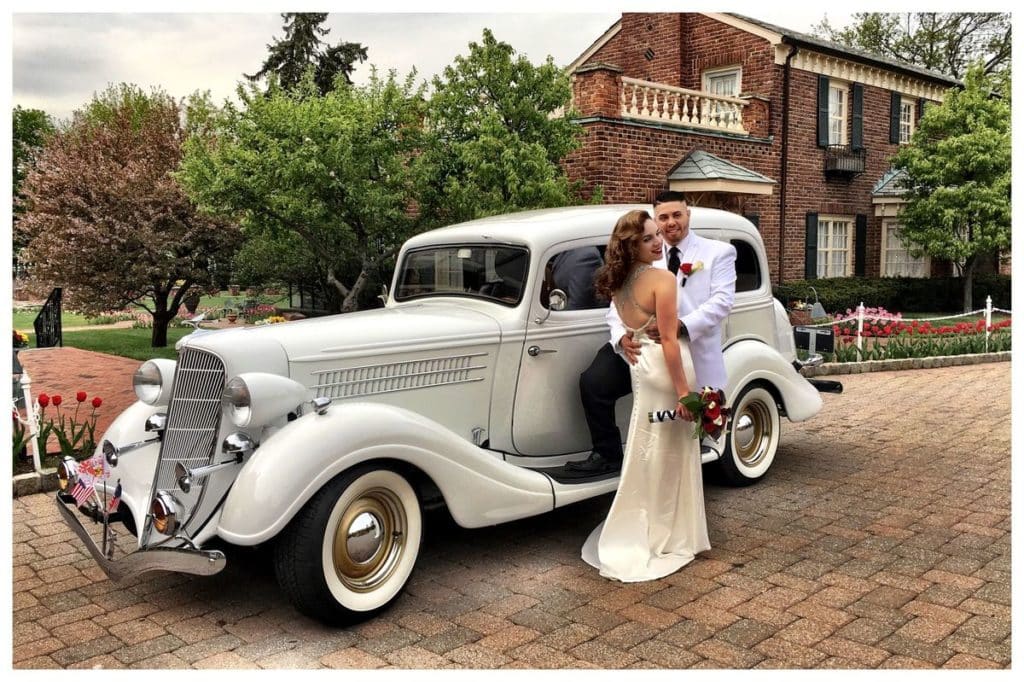 How Much Does It Cost to Rent a Vintage Car for a Wedding